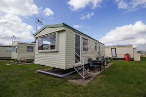 6 berth caravan for hire at Martello Beach Holiday Park in Essex ref 29017Y